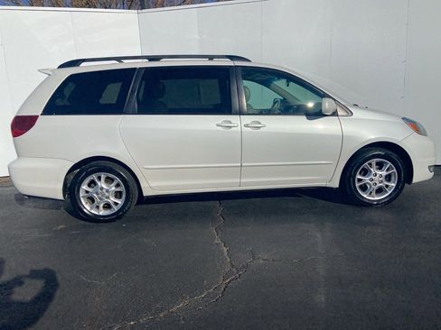 Used 2005 Toyota Sienna XLE image 2