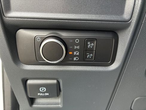 Used 2023 Ford Expedition XLT image 11