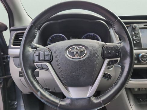 Used 2019 Toyota Highlander XLE image 26