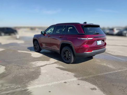 New 2026 Jeep Grand Cherokee Altitude image 8