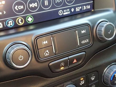 Used 2022 GMC Terrain AT4 image 20