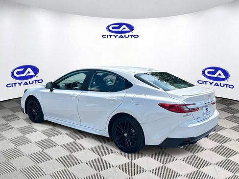 Used 2026 Toyota Camry SE FWD image 5