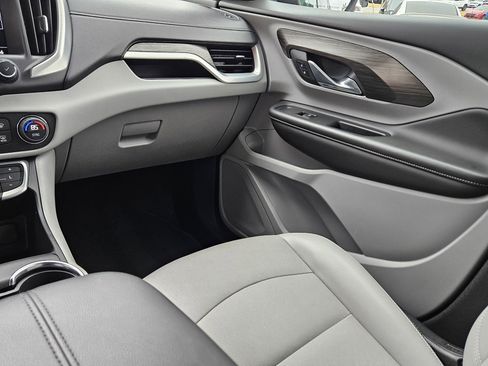 Used 2024 GMC Terrain SLT image 11