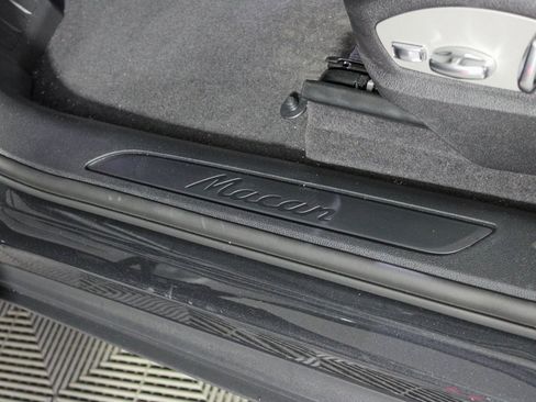 Used 2025 Porsche Macan image 17