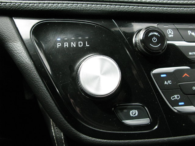 Used 2025 Chrysler Pacifica Limited FWD image 26