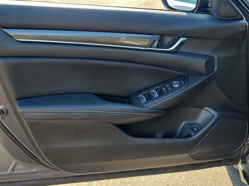 Used 2018 Honda Accord Sport image 13