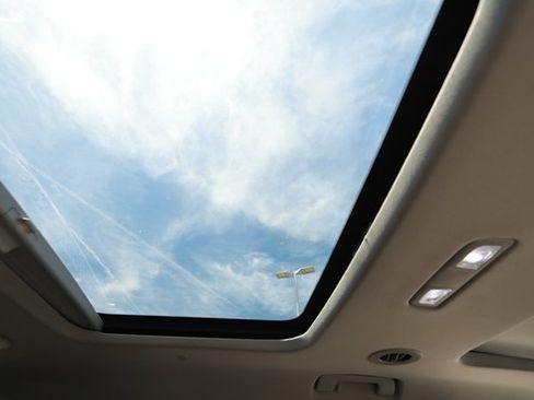 Used 2019 Chevrolet Traverse LT w/ LT Premium Package FWD image 32