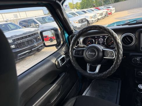 Used 2020 Jeep Wrangler Unlimited Sahara AWD/4WD image 19