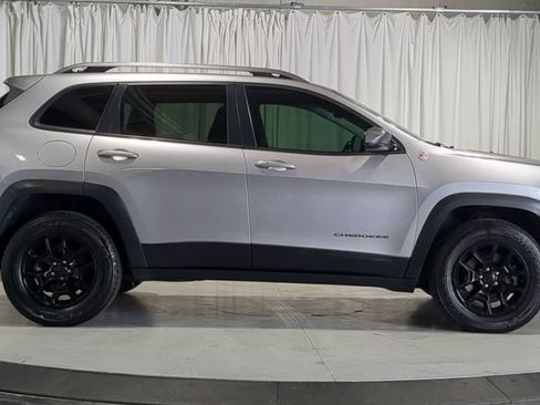 Used 2020 Jeep Cherokee Trailhawk w/ Cold Weather Group AWD/4WD image 11