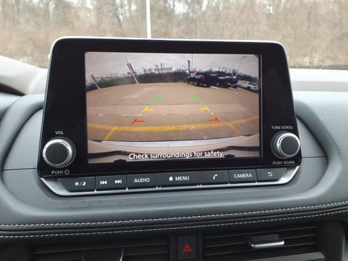 Used 2023 Nissan Rogue SV image 16