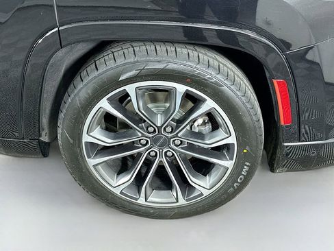 Used 2022 Jeep Grand Wagoneer Series III w/ Rear Seat Video Group 1 AWD/4WD image 41