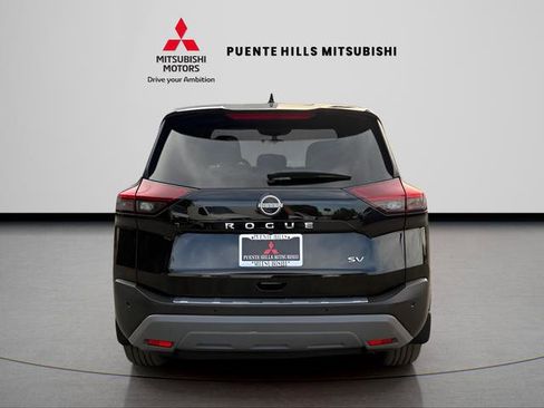 Used 2023 Nissan Rogue SV image 6