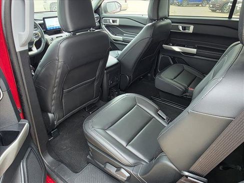 Used 2023 Ford Explorer XLT w/ Equipment Group 202A image 8