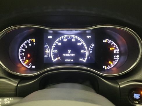 Used 2019 Jeep Grand Cherokee Laredo AWD/4WD image 23