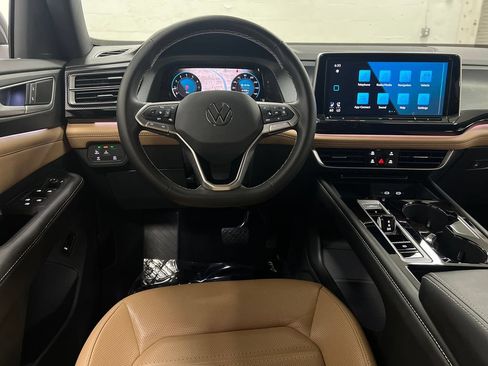 Used 2024 Volkswagen Atlas Cross Sport SEL AWD/4WD image 16