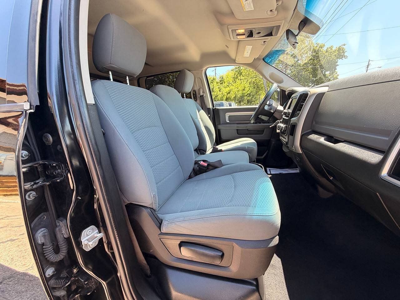 Used 2019 RAM 1500 Classic SLT RWD image 15
