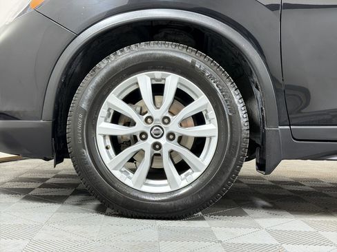 Used 2019 Nissan Rogue SV image 12