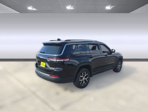 Used 2023 Jeep Grand Cherokee L Limited image 8