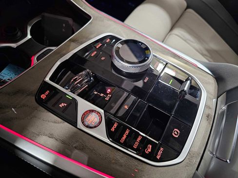 New 2026 BMW X7 M60i image 21