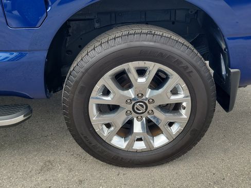 Used 2020 Nissan Titan SL w/ Moonroof Package AWD/4WD image 9
