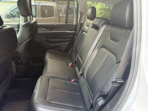 Used 2023 Jeep Grand Cherokee Limited w/ Luxury Tech Group II AWD/4WD image 11