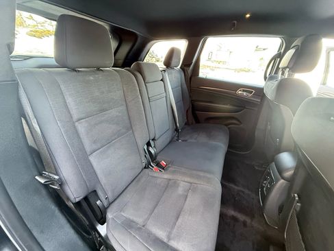 Used 2017 Jeep Grand Cherokee Laredo w/ Quick Order Package 23E AWD/4WD image 24