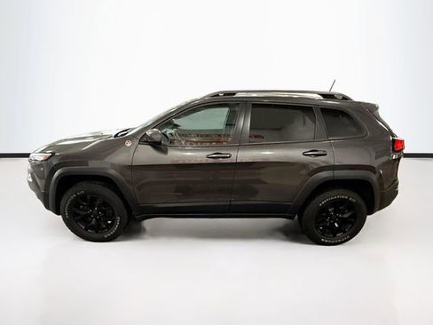 Used 2017 Jeep Cherokee Trailhawk w/ Cold Weather Group image 9