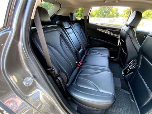 Used 2023 Lincoln Nautilus Reserve AWD/4WD image 23