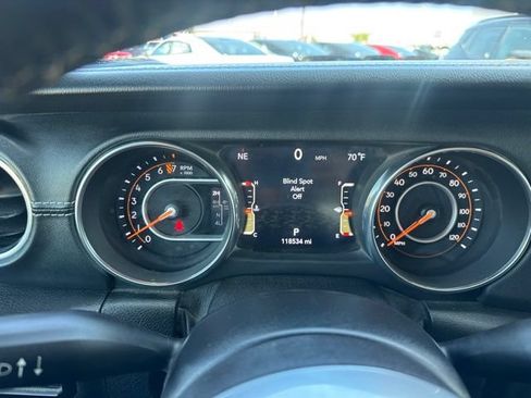 Used 2019 Jeep Wrangler Unlimited Sahara w/ Quick Order Package 24M Moab AWD/4WD image 9