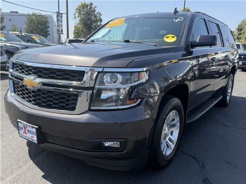 Used 2018 Chevrolet Suburban LT w/ Luxury Package RWD image 44