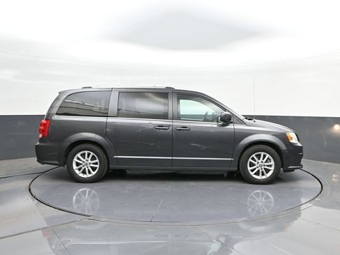 Used 2020 Dodge Grand Caravan SXT FWD image 25