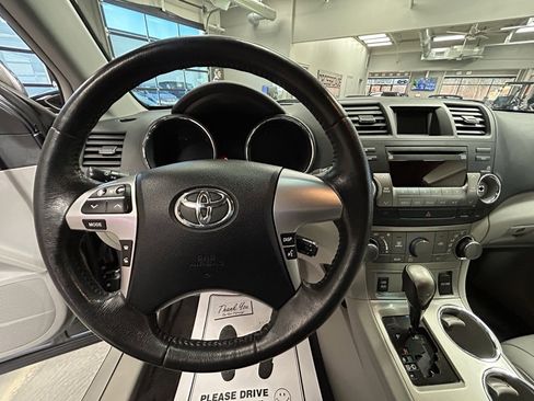 Used 2011 Toyota Highlander SE image 11