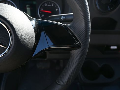 Used 2025 Mercedes-Benz Sprinter 2500 image 11