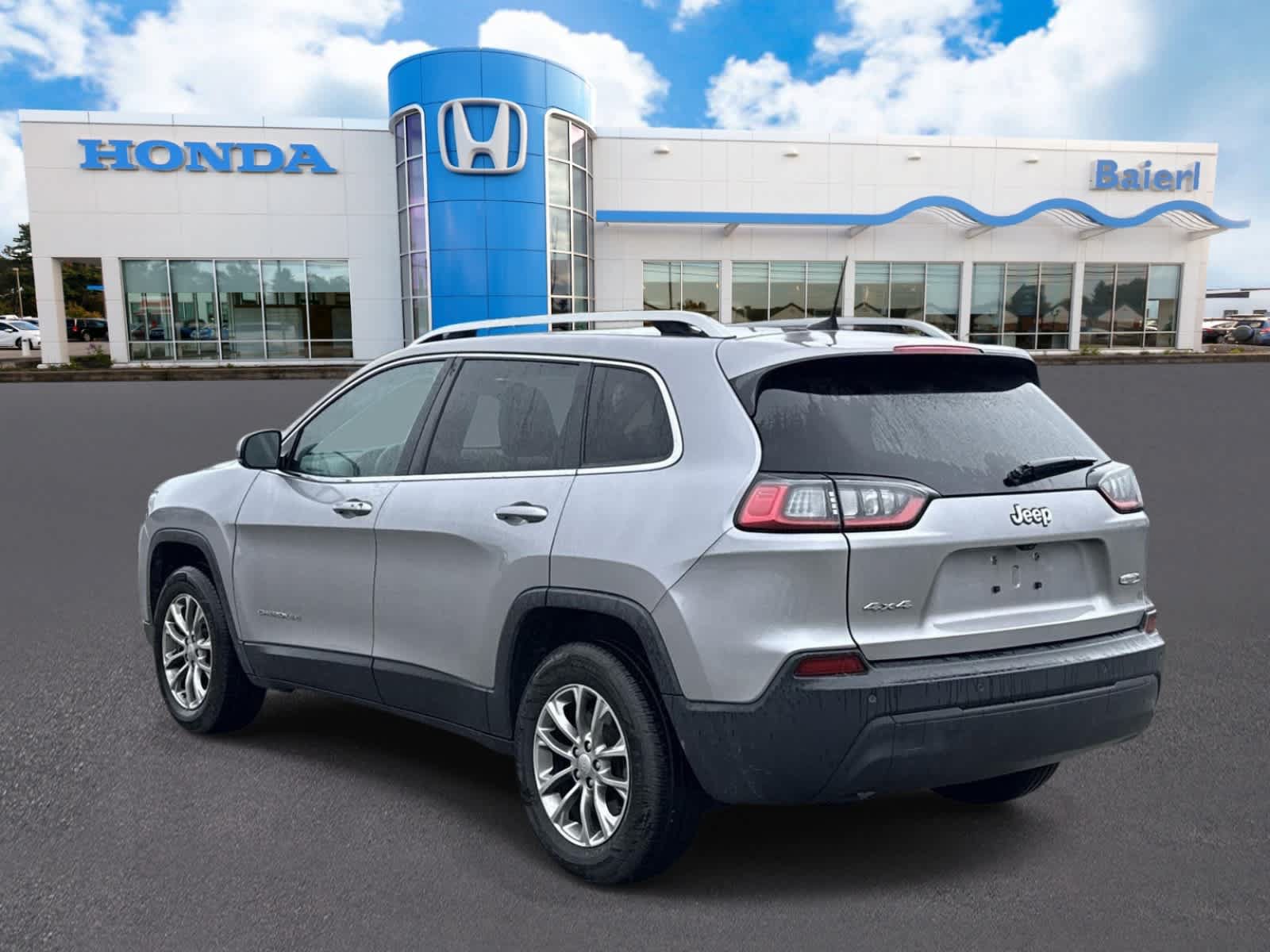 Used 2020 Jeep Cherokee Latitude Plus w/ Cold Weather Group AWD/4WD image 3