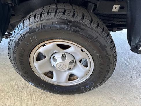 Used 2019 Toyota Tacoma SR AWD/4WD image 32