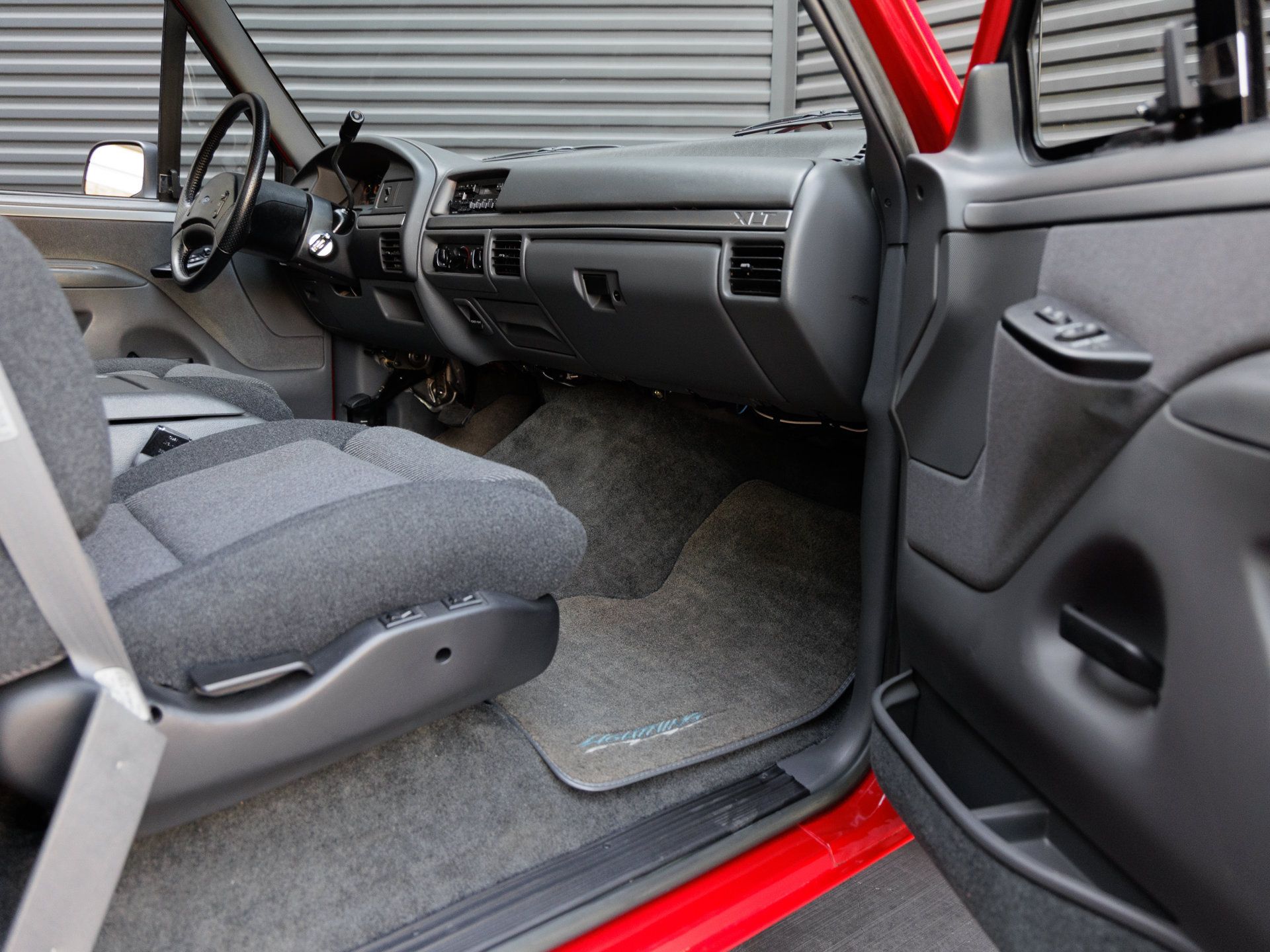 Used 1993 Ford F150 Lightning RWD image 37