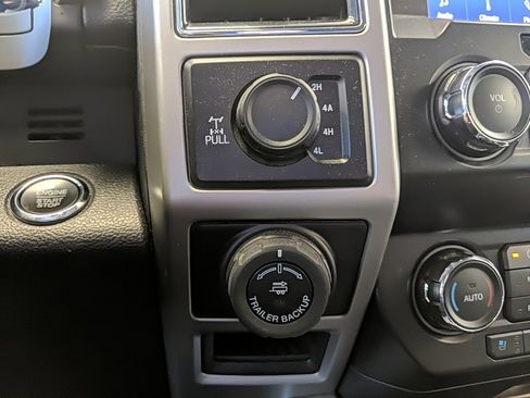 Used 2019 Ford F150 Lariat w/ Trailer Tow Package image 21