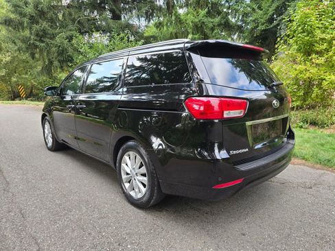 Used 2018 Kia Sedona EX image 3