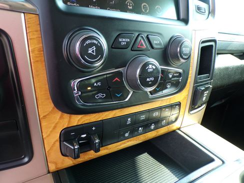 Used 2013 RAM 2500 Longhorn w/ Convenience Group AWD/4WD image 19