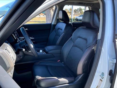 New 2025 Nissan Pathfinder Platinum image 9