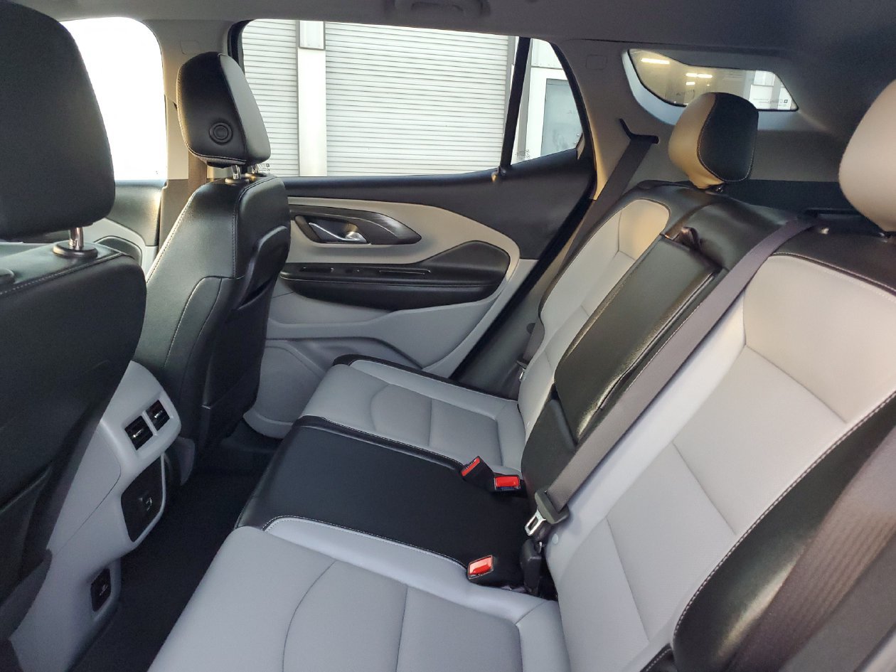 Used 2024 GMC Terrain SLT w/ Infotainment Package II FWD image 10