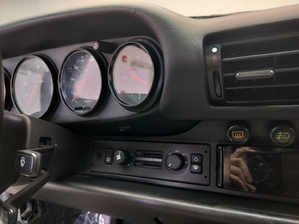 Used 1992 Porsche 911 Carrera RWD image 18