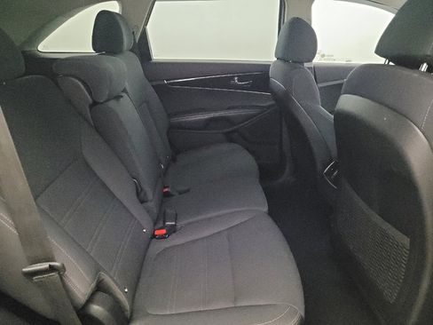 Used 2018 Kia Sorento AWD image 19