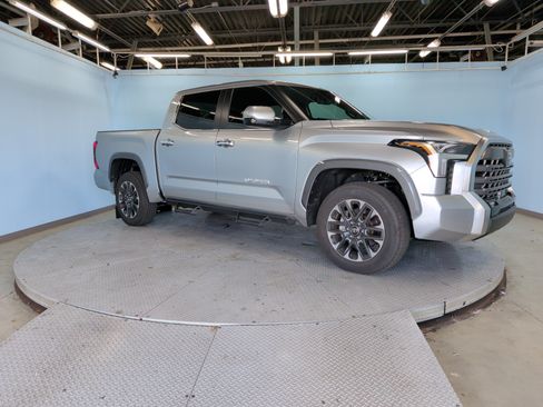 Used 2025 Toyota Tundra Limited AWD/4WD image 2