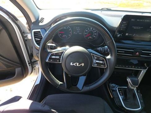 Used 2023 Kia Seltos S image 24