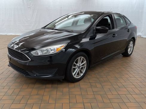 Used 2018 Ford Focus SE FWD image 3
