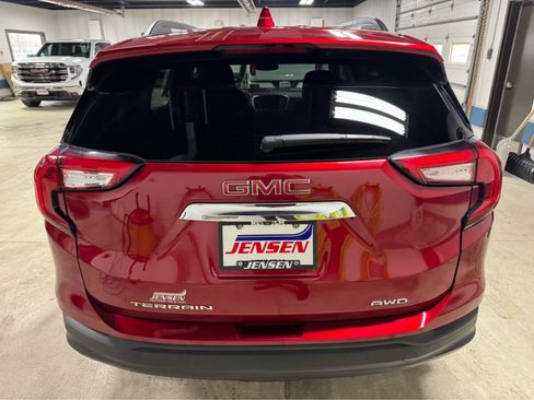 Certified 2022 GMC Terrain SLE w/ Driver Convenience Package image 5