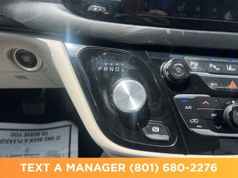 Used 2018 Chrysler Pacifica Touring-L w/ Advanced Safetytec Group FWD image 24