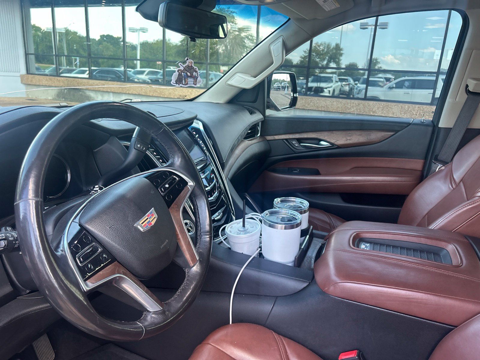 Used 2019 Cadillac Escalade Luxury AWD/4WD image 17