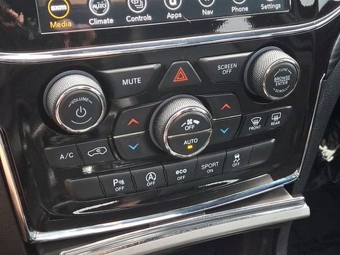 Used 2022 Jeep Grand Cherokee Laredo X AWD/4WD image 16